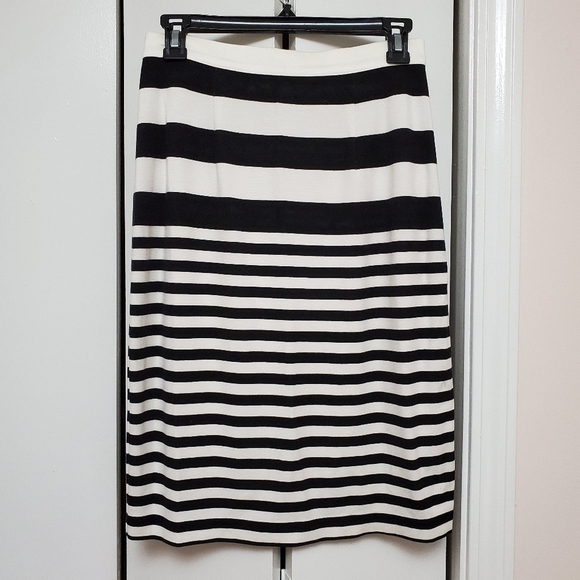Daniel Cremieux Dresses & Skirts - Cremeux black and white striped high waisted knee length straight skirt